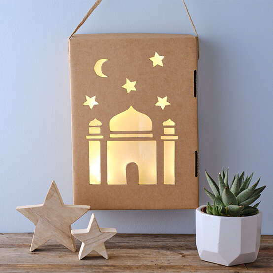 how-to-make-a-lightbox-for-ramadan-step-7.jpg?sw=554&q=85