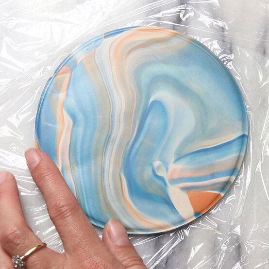 fimo-marbled-trinket-dish-4c.jpg?sw=554&q=85