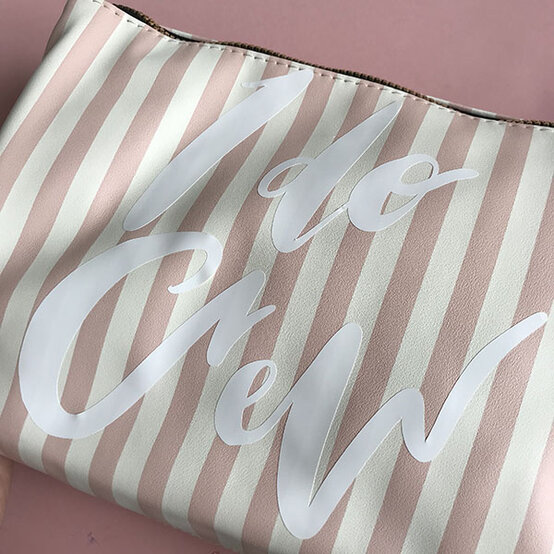 grass-bridesmaid-hamper-glass3-3.jpg?sw=554&q=85