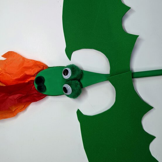 how-to-make-a-wooden-spoon-dragon-puppet_step-12.jpg?sw=554&q=85