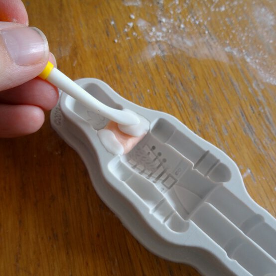 nutcracker-cake_step4_2.jpg?sw=554&q=85