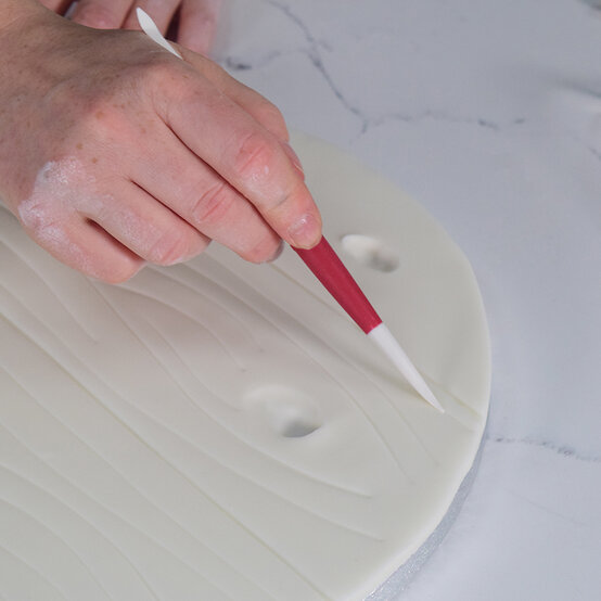 pumpkin-pinata-cake_step3_4.jpg?sw=554&q=85