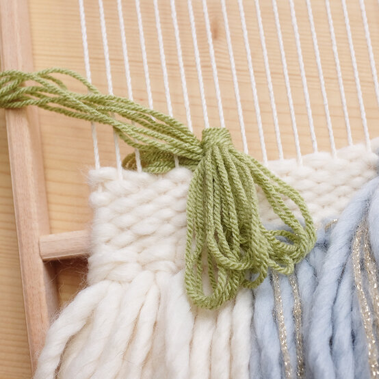 how_to_make_-a_floral_weave_23.jpg?sw=554&q=85