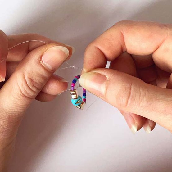 ideas%5Fjewellery%2Dprojects%2Dto%2Dmake%2Dwith%2Dbeads%5Finitial%2Dring%2D4.jpg?sw=554&q=85