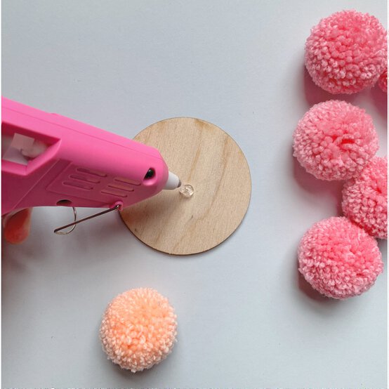 how_to_make_a_pom_pom_flower_wall_hanging_pom_pom_flower_wall_hanging_step_3.jpg?sw=554&q=85