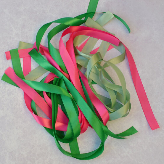 ribbon-garland4.jpg?sw=554&q=85