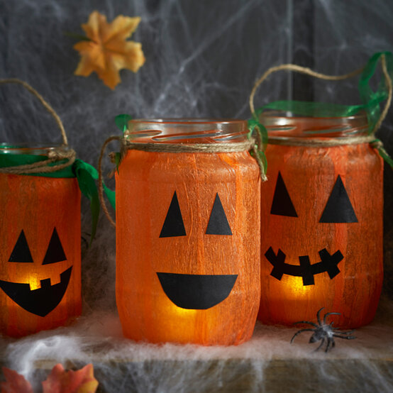 halloween-pumpkin-lantern_sq.jpg?sw=554&q=85