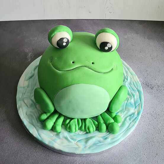 idea_how-to-make-a-frog-cake_step9b.jpg?sw=554&q=85