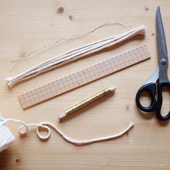 candy_cane_01.jpg?sw=554&q=85