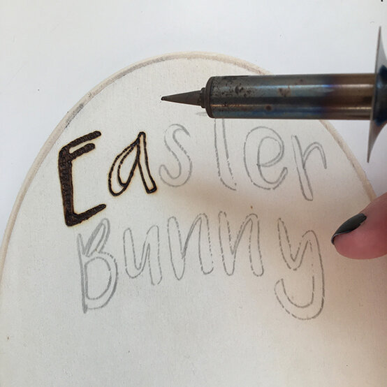 bunny_plaque_pyrography_step_5.jpg?sw=554&q=85