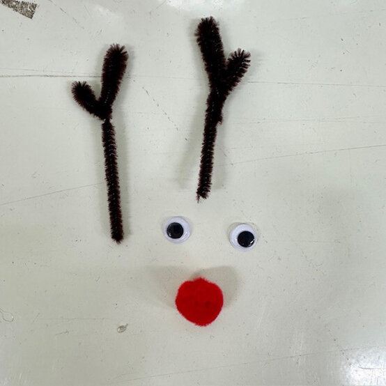 idea%5Fchristmas%2Dcrafts%2Dfor%2Dkids%2Dreindeer%5Fstep%2D6.jpg?sw=554&q=85
