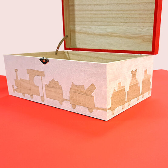 idea%5Fhow%2Dto%2Dmake%2Da%2Dcolourful%2Dchristmas%2Deve%2Dbox%5Fstep5.jpg?sw=554&q=85