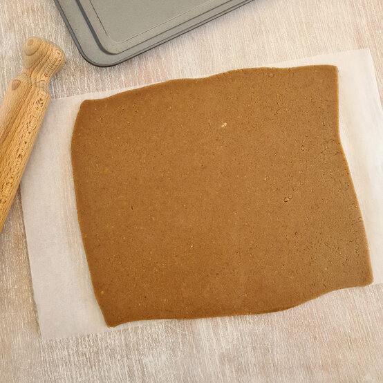 idea_How-to-make-a-Gingerbread-Greenhouse_Step1.jpg?sw=554&q=85