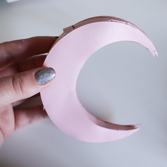 halloween-garland-step-3.1.jpg?sw=554&q=85