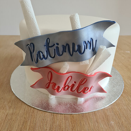 How-to-Make-a-Platinum-Jubilee-Showstopper-Cake_Step14c.jpg?sw=554&q=85
