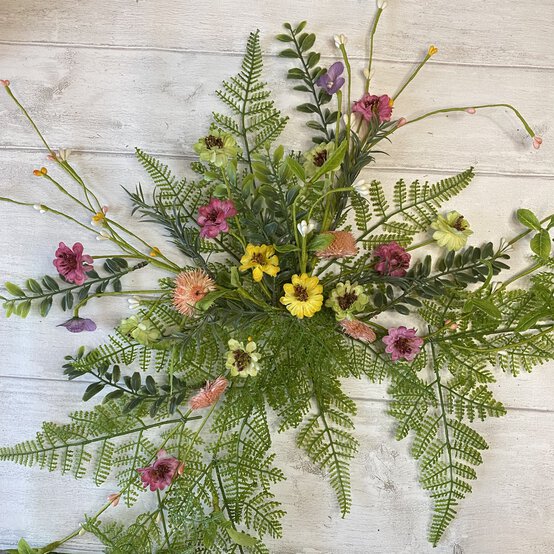 spring-garland-8c.jpeg?sw=554&q=85