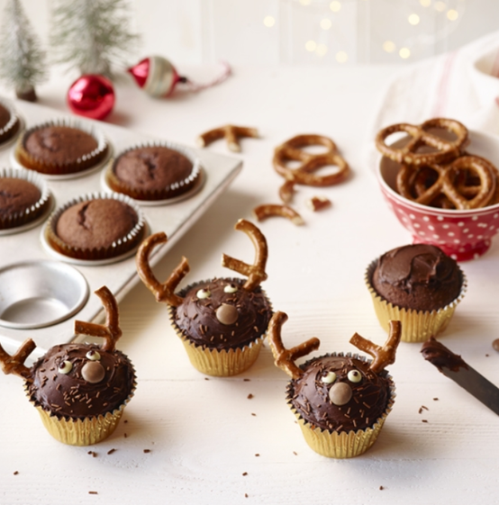how-to-make-betty-crocker-reindeer-cupcakeshero.png?sw=554&q=85