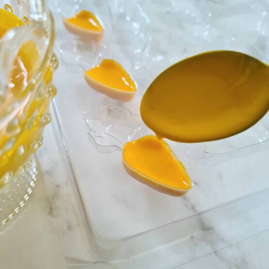 Idea_how-to-make-a-layered-easter-cake_step3b.jpg?sw=554&q=85