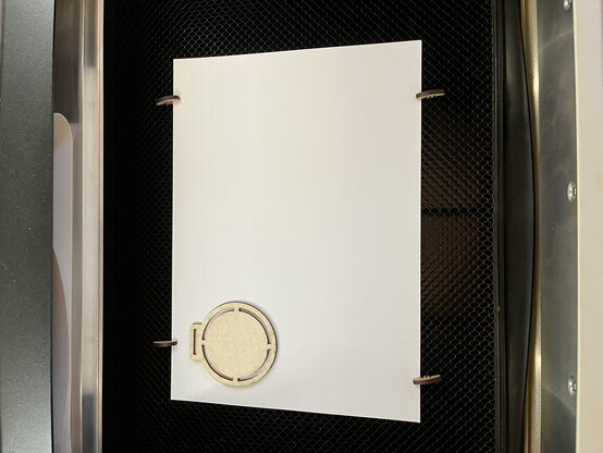 Idea_glowforge-how-to-make-a-personalised-medal_step7.JPG?sw=554&q=85