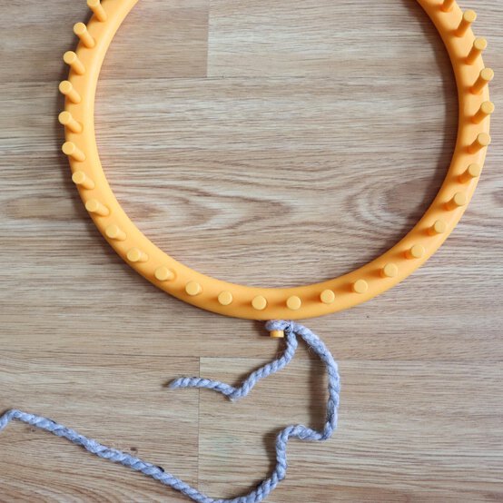 how_to_loom_knit_a_beanie_step_1.jpg?sw=554&q=85