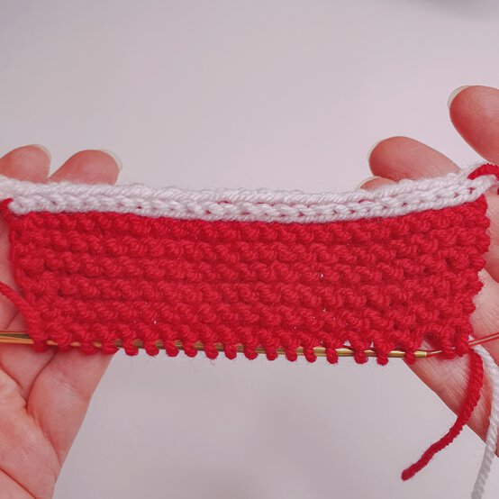 Ideas_How-to-Knit-Jubilee-Bunting-step-8.jpg?sw=554&q=85