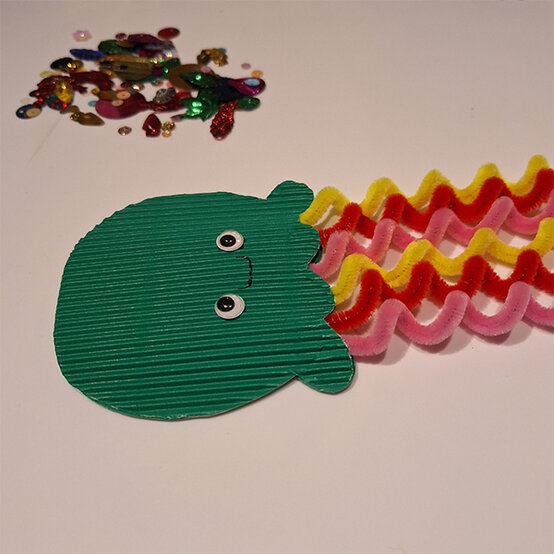 kids%5Fhow%2Dto%2Dmake%2Dcard%2Dsea%2Dcreatures%5Fstep%2D4d.jpg?sw=554&q=85