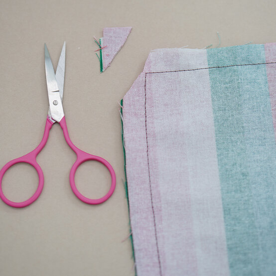 how-to-sew-a-craft-organiser_step6.jpg?sw=554&q=85