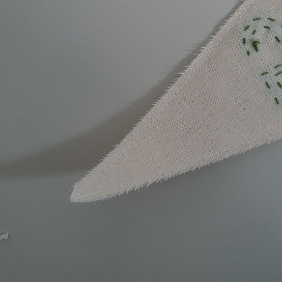 cricut-how-to-make-a-penant-flag-step6.jpg?sw=554&q=85