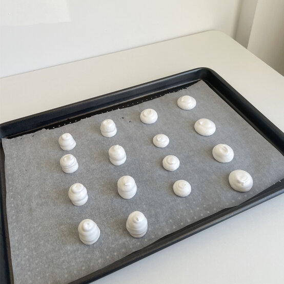 idea_christmas-botanical-yule-log_step2a.jpg?sw=554&q=85