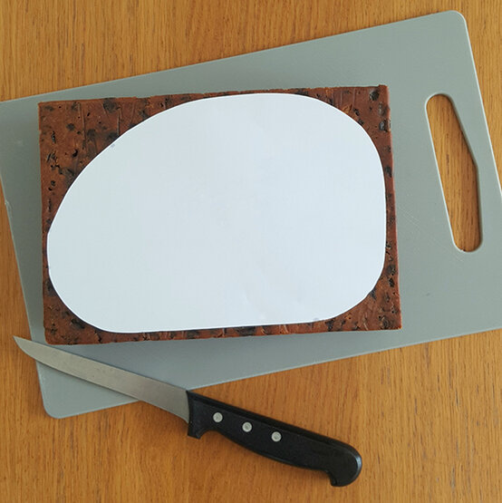 xmas-baking-lucy-caravan-cake1.jpg?sw=554&q=85