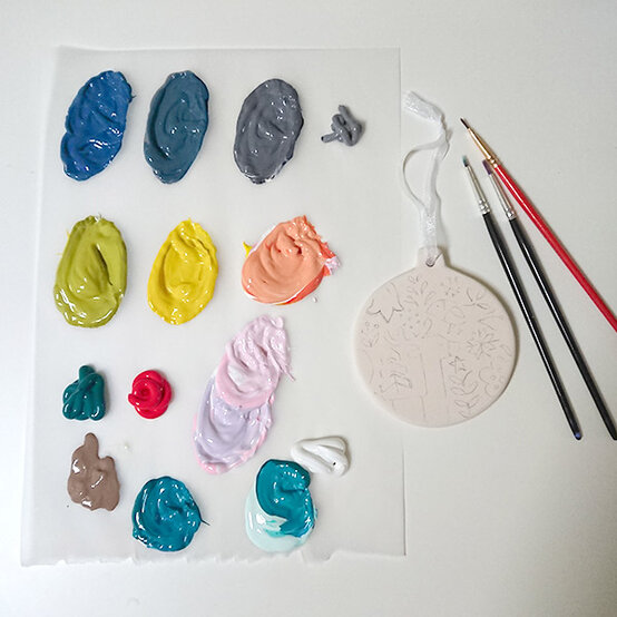 hanging-dec-illustrated-bauble-2.jpg?sw=554&q=85