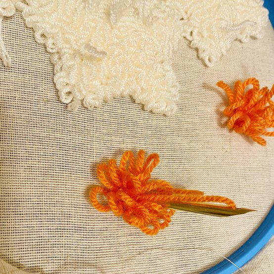 spring_mobile_punching_flowers_9.jpeg.jpg?sw=554&q=85