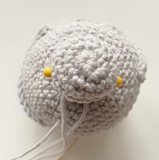 idea_how-to-crochet-amigurumi-mrs-claus_hair5.jpg?sw=554&q=85