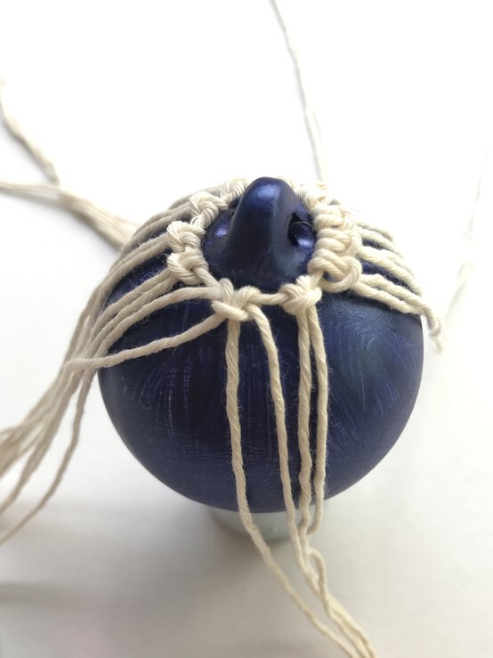 how_to_make_macrame_baubles_blue_tutorial_step-7.jpg?sw=554&q=85