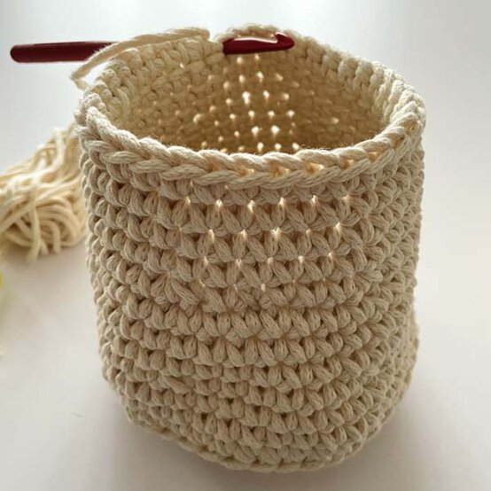 how%2Dto%2Dcrochet%2Da%2Dtoadstool%2Dbag%5Fbase%5F3.jpg?sw=554&q=85