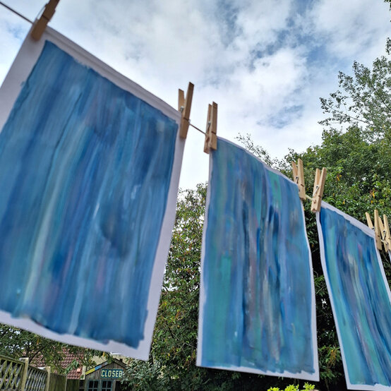 idea_how-to-make-a-polar-bear-print_step1.jpg?sw=554&q=85