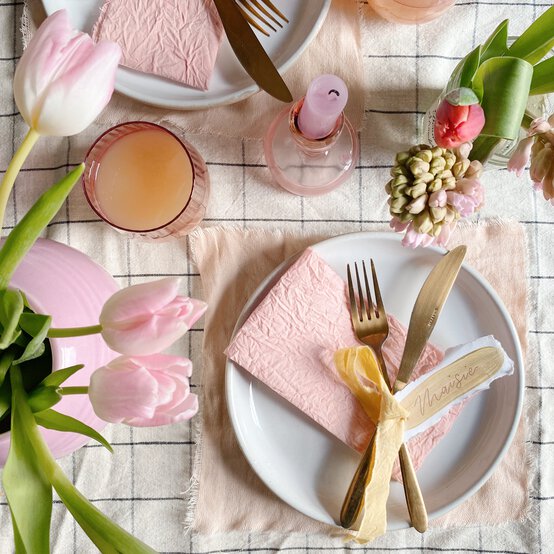 how_-to_make_natural_dyed_place_settings_finaltable.jpg?sw=554&q=85