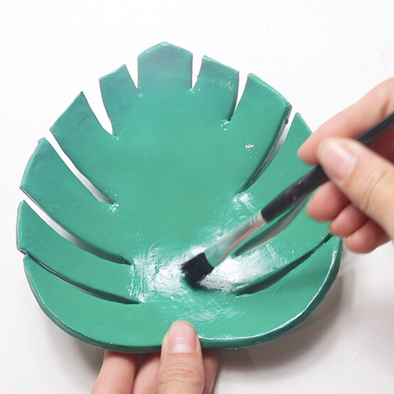 clay-leaf-trinket-dish-7.jpg?sw=554&q=85