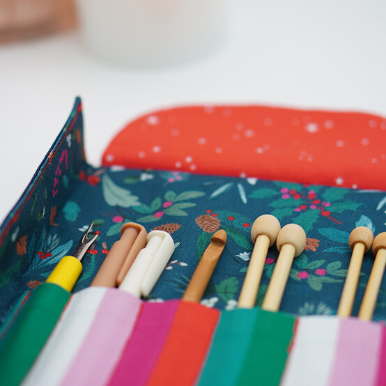 how-to-sew-a-craft-organiser_step15_3.jpg?sw=554&q=85