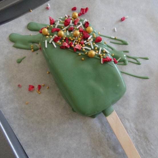 xmas-cake-pops-step-6_2.jpg?sw=554&q=85