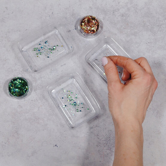 trapped_toy_soaps_step_1b.jpg?sw=554&q=85