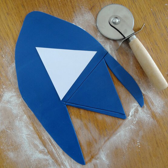 nutcracker-cake_step10_1.jpg?sw=554&q=85