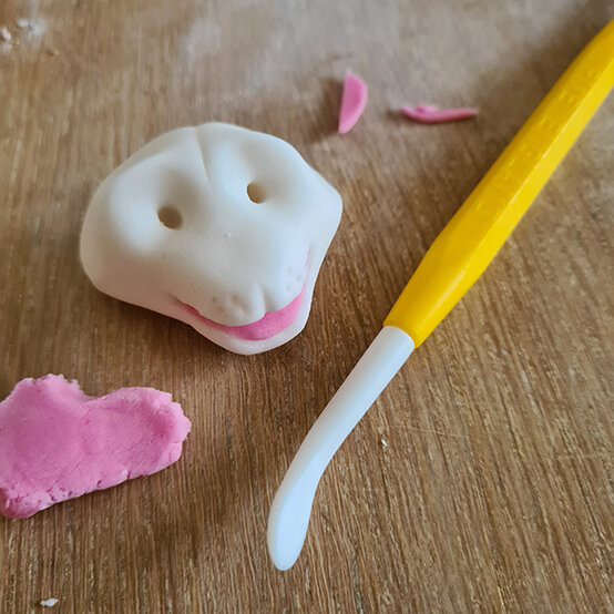 How-to-Make-a-Platinum-Jubilee-Showstopper-Cake_Step24b.jpg?sw=554&q=85