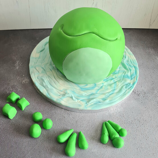 idea_how-to-make-a-frog-cake_step8a.jpg?sw=554&q=85