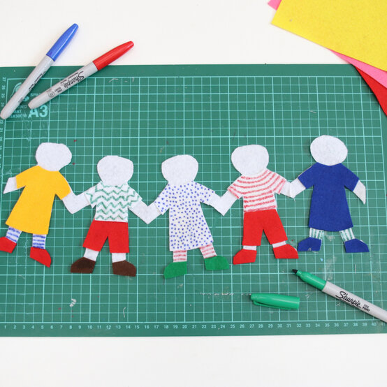 paper_dolls_pen_step_5.jpg?sw=554&q=85