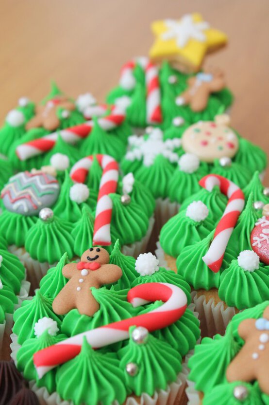 cupcake-christmas-tree13.jpg?sw=554&q=85