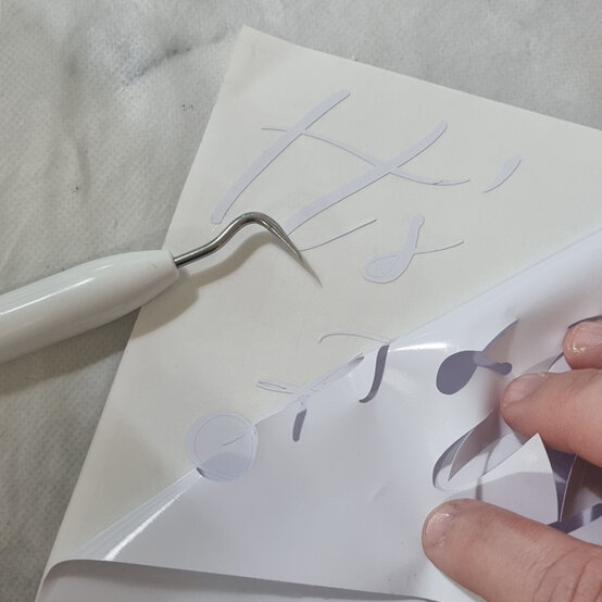 idea_how-to-make-personalised-balloons-orange_step4.jpg?sw=554&q=85