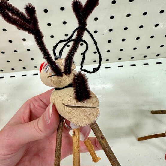 idea%5Fchristmas%2Dcrafts%2Dfor%2Dkids%2Dreindeer%5Fstep%2D3.jpg?sw=554&q=85