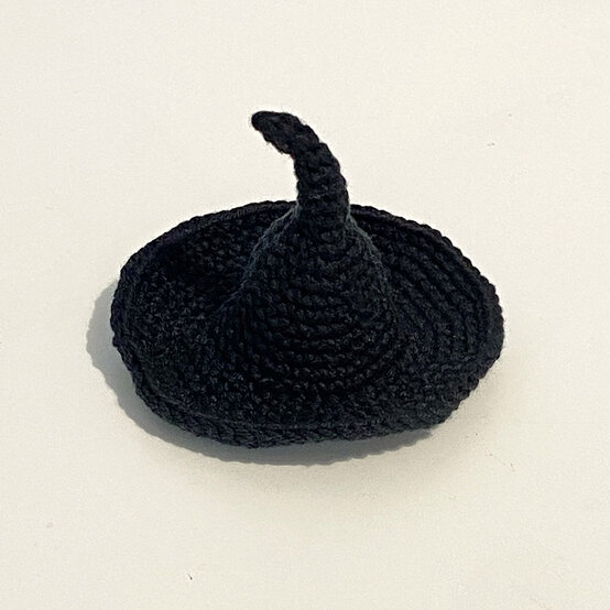 Tiny%2DFriends%2DHalloween%5FWitchHat.JPG?sw=554&q=85