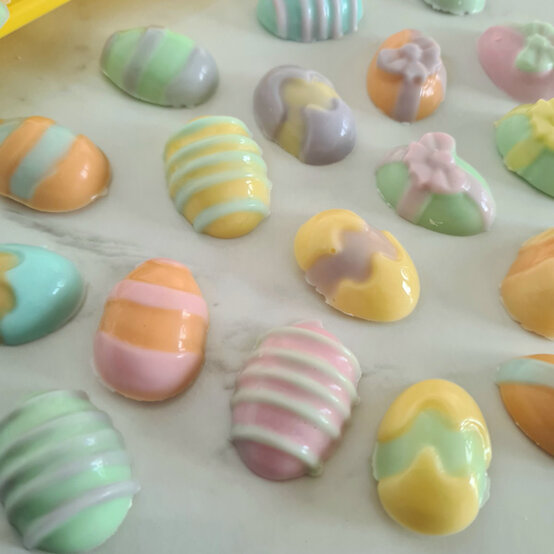 idea%5Feaster%2Dfloral%2Dwreath%2Dcake%5Fstep%2D25.jpg?sw=554&q=85